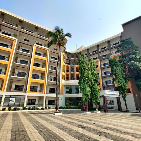 Golden Chariot Hotel Daman Luaran gambar
