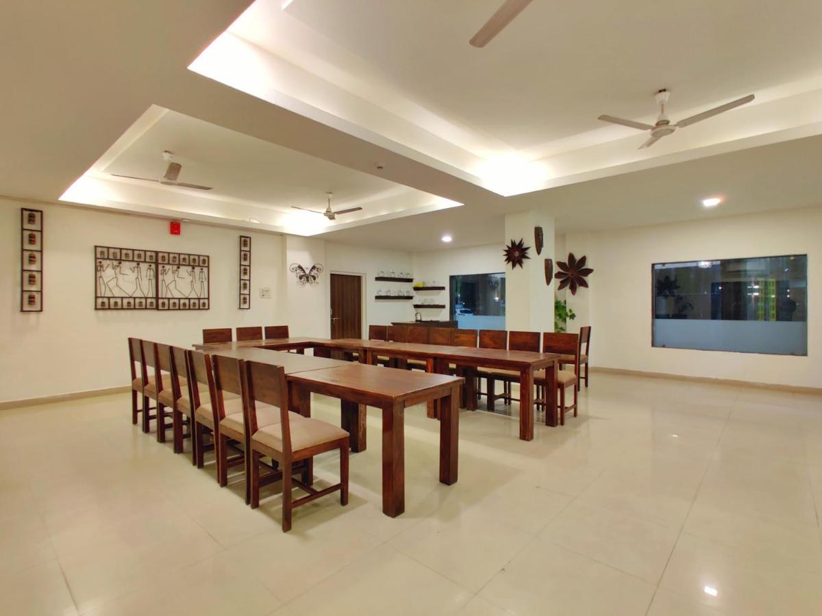 Golden Chariot Hotel Daman Luaran gambar