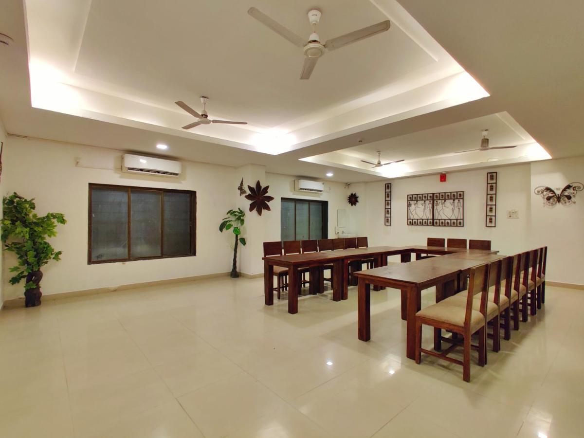 Golden Chariot Hotel Daman Luaran gambar