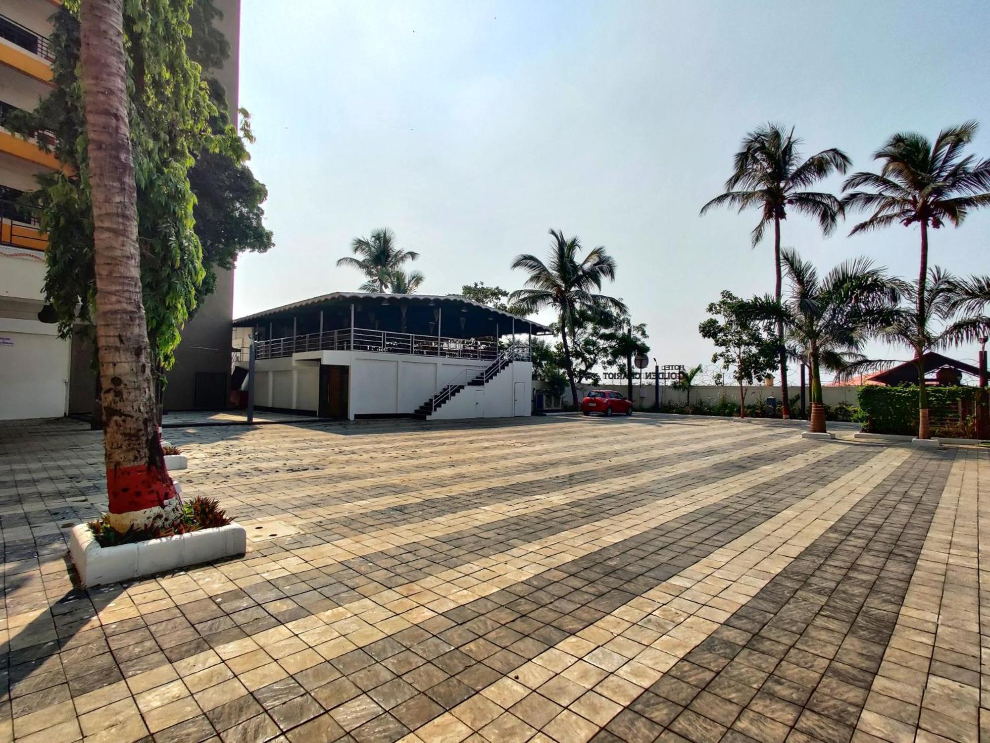 Golden Chariot Hotel Daman Luaran gambar