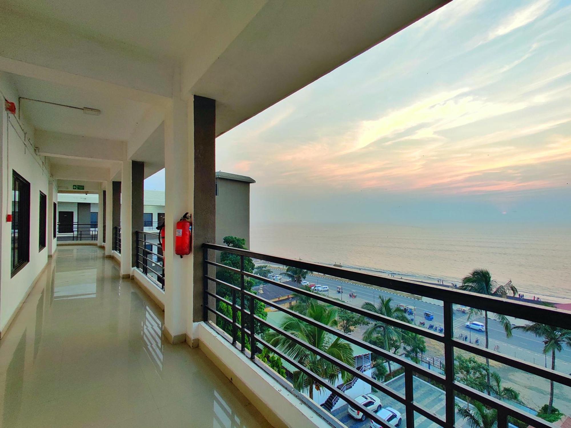 Golden Chariot Hotel Daman Luaran gambar