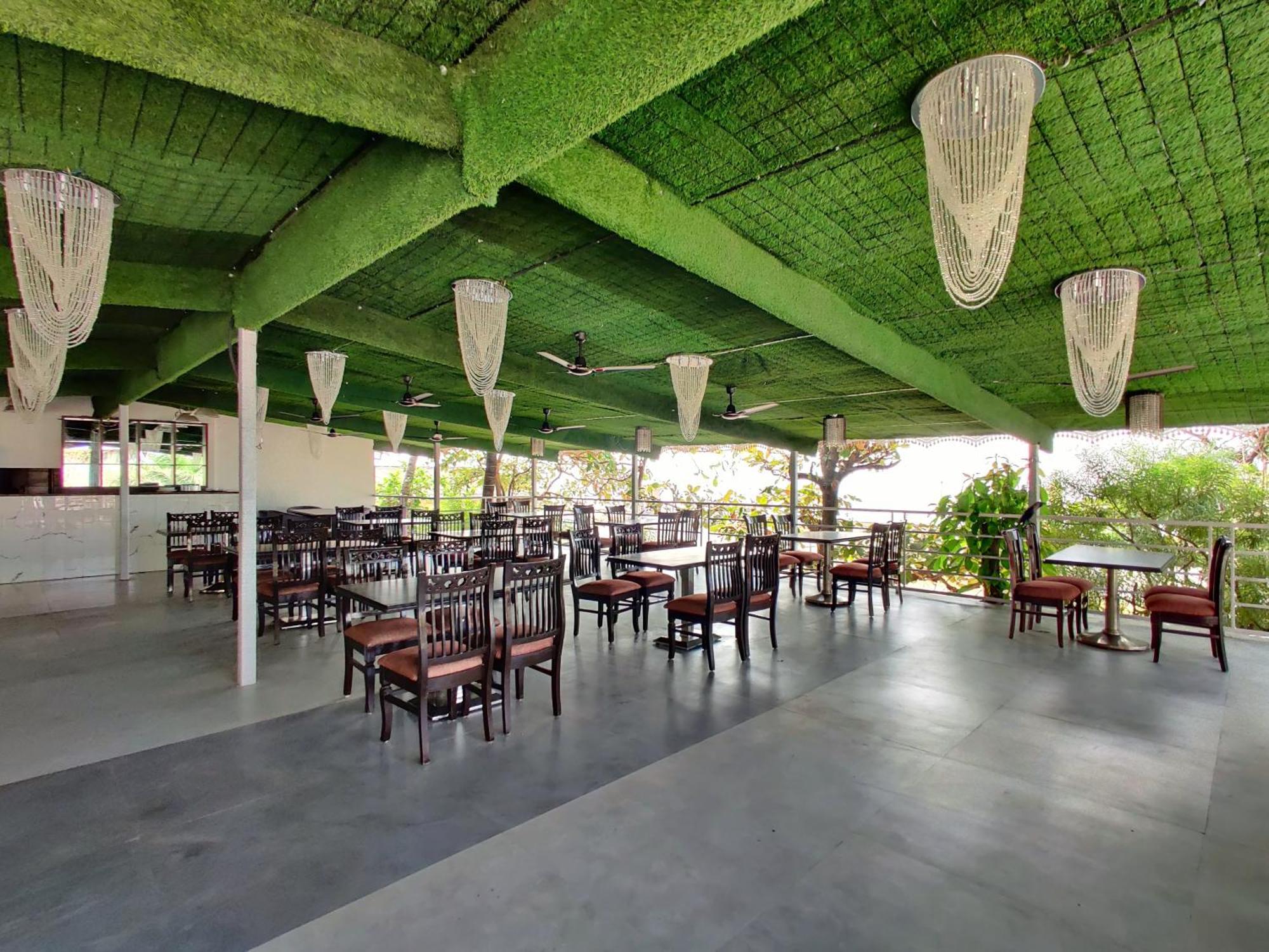 Golden Chariot Hotel Daman Luaran gambar