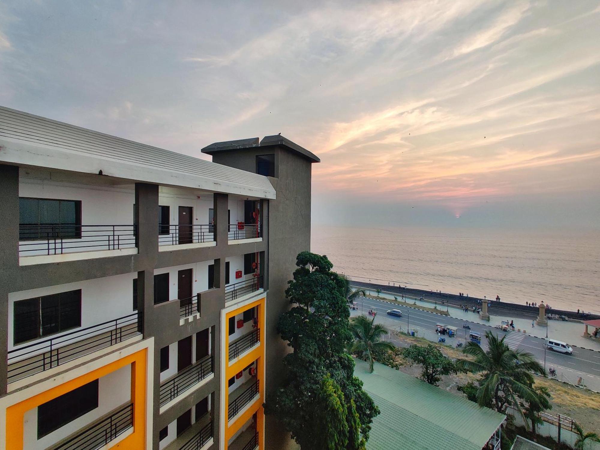 Golden Chariot Hotel Daman Luaran gambar