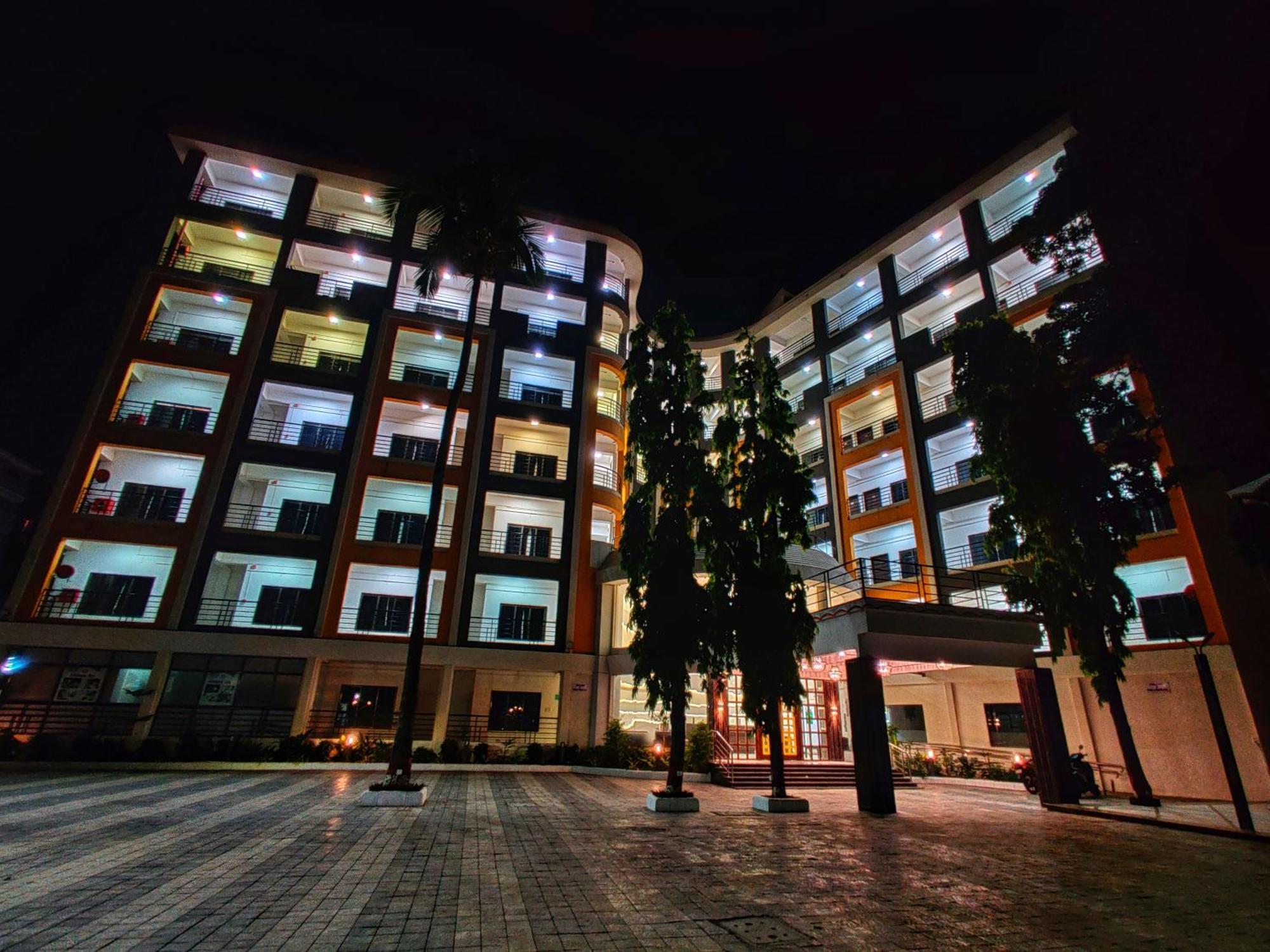 Golden Chariot Hotel Daman Luaran gambar