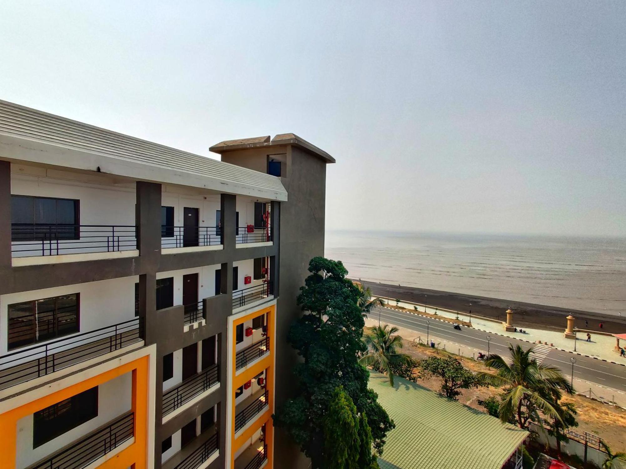 Golden Chariot Hotel Daman Luaran gambar
