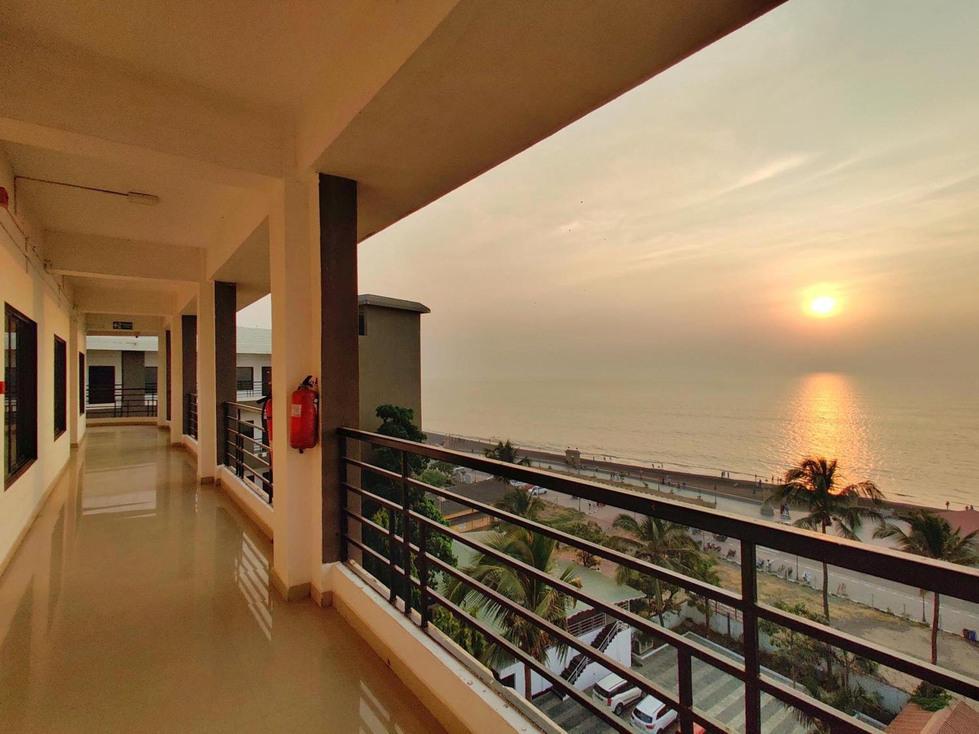 Golden Chariot Hotel Daman Luaran gambar