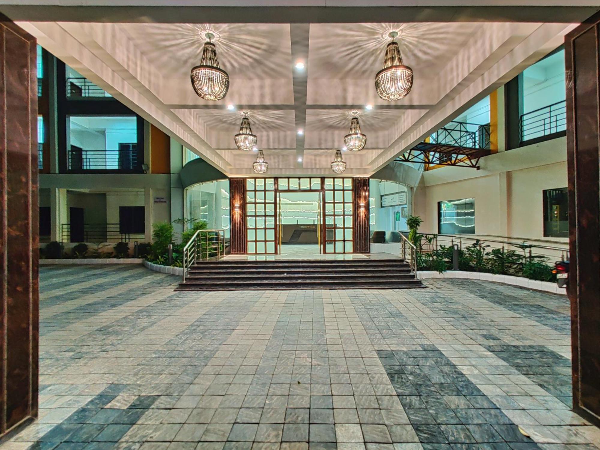 Golden Chariot Hotel Daman Luaran gambar