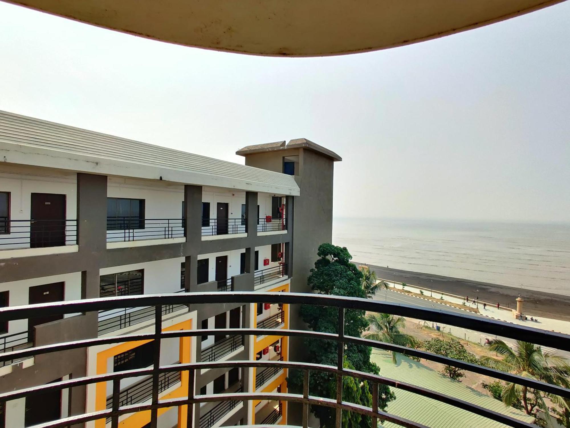 Golden Chariot Hotel Daman Luaran gambar