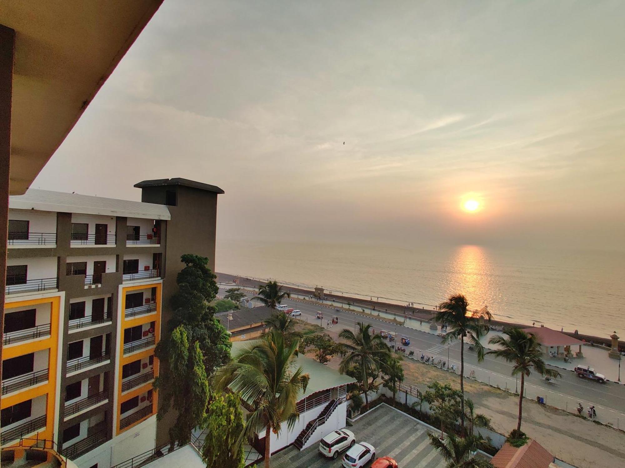 Golden Chariot Hotel Daman Luaran gambar
