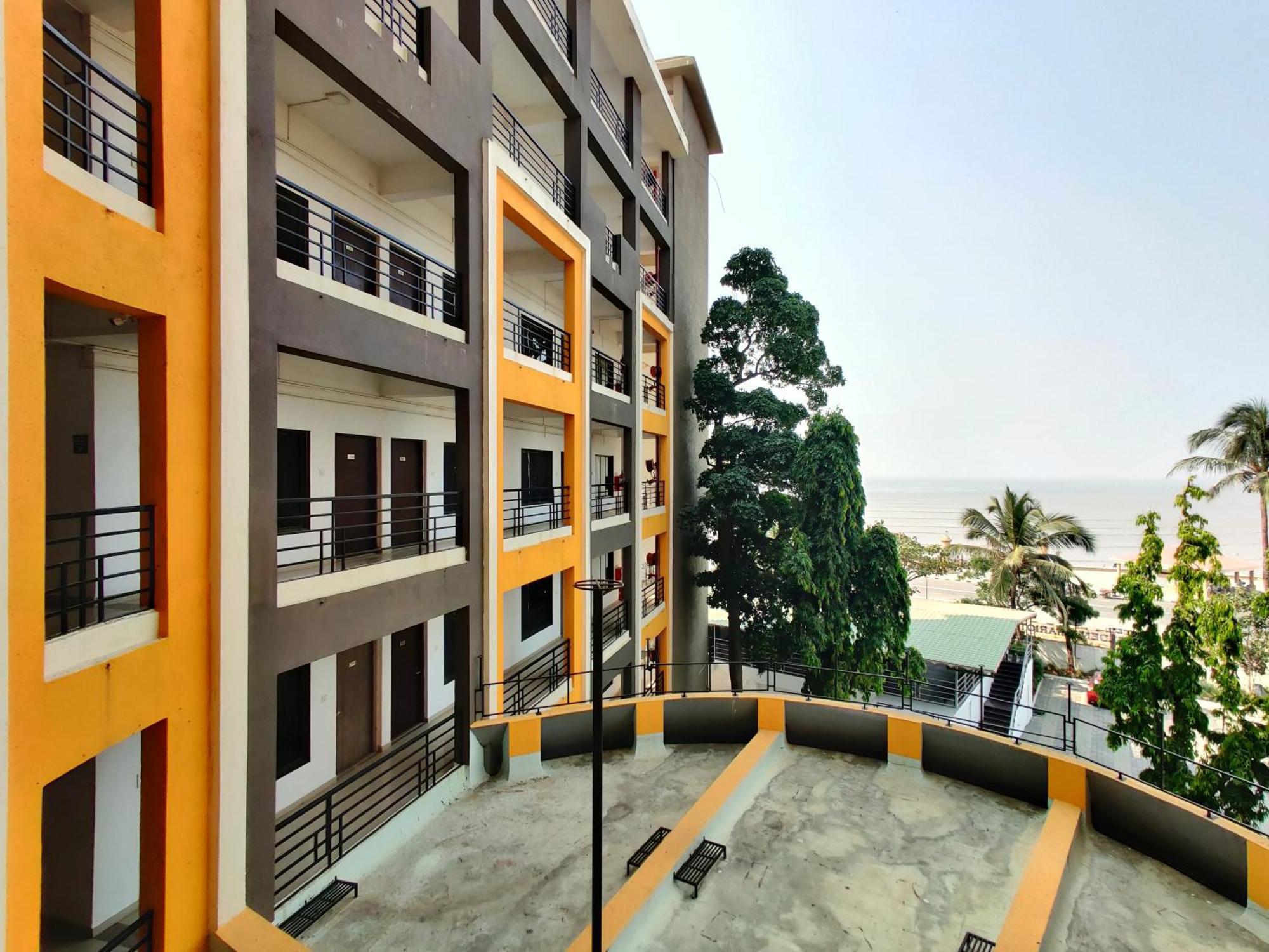 Golden Chariot Hotel Daman Luaran gambar