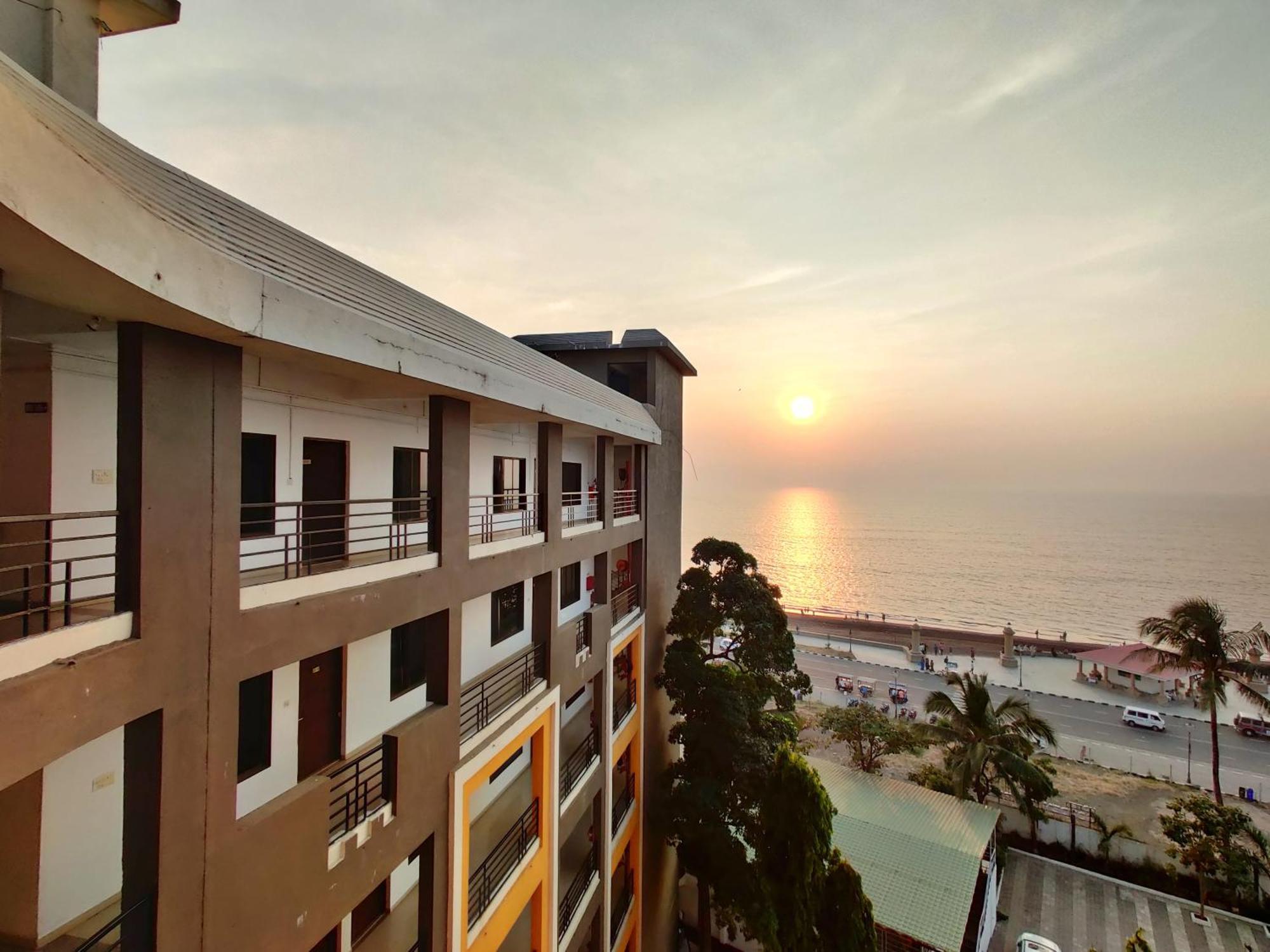 Golden Chariot Hotel Daman Luaran gambar