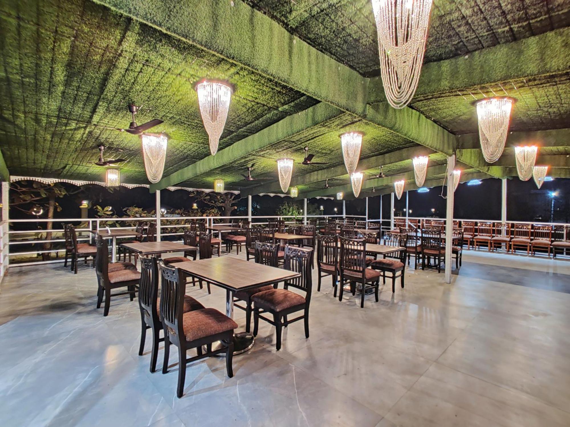 Golden Chariot Hotel Daman Luaran gambar
