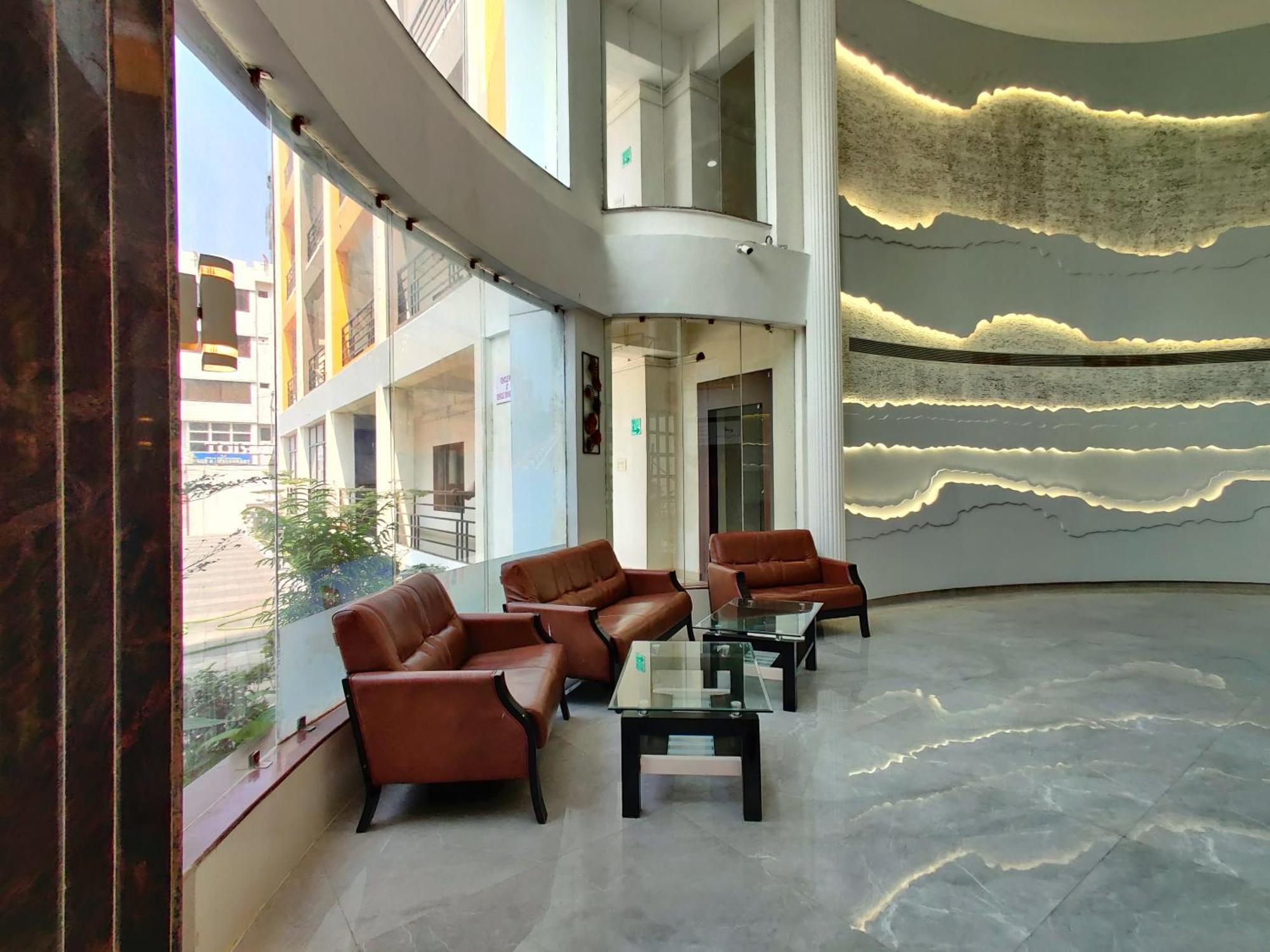 Golden Chariot Hotel Daman Luaran gambar