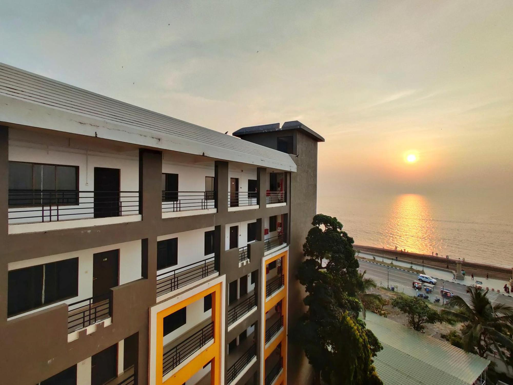 Golden Chariot Hotel Daman Luaran gambar