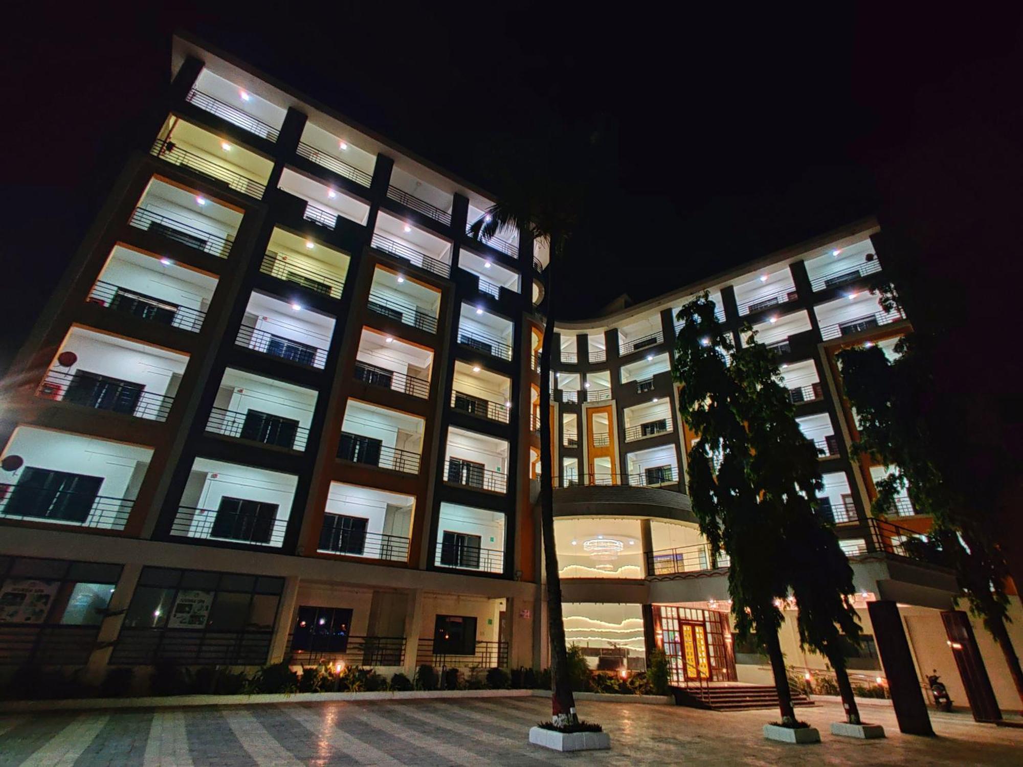 Golden Chariot Hotel Daman Luaran gambar